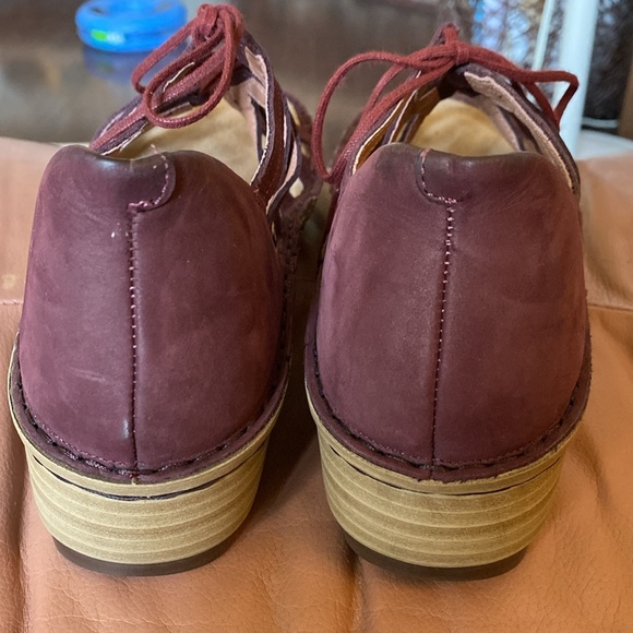 NAOT plum purple leather sandals. 100% leather with cute ties. Size Eur 39 /US 8 - Picture 4 of 12